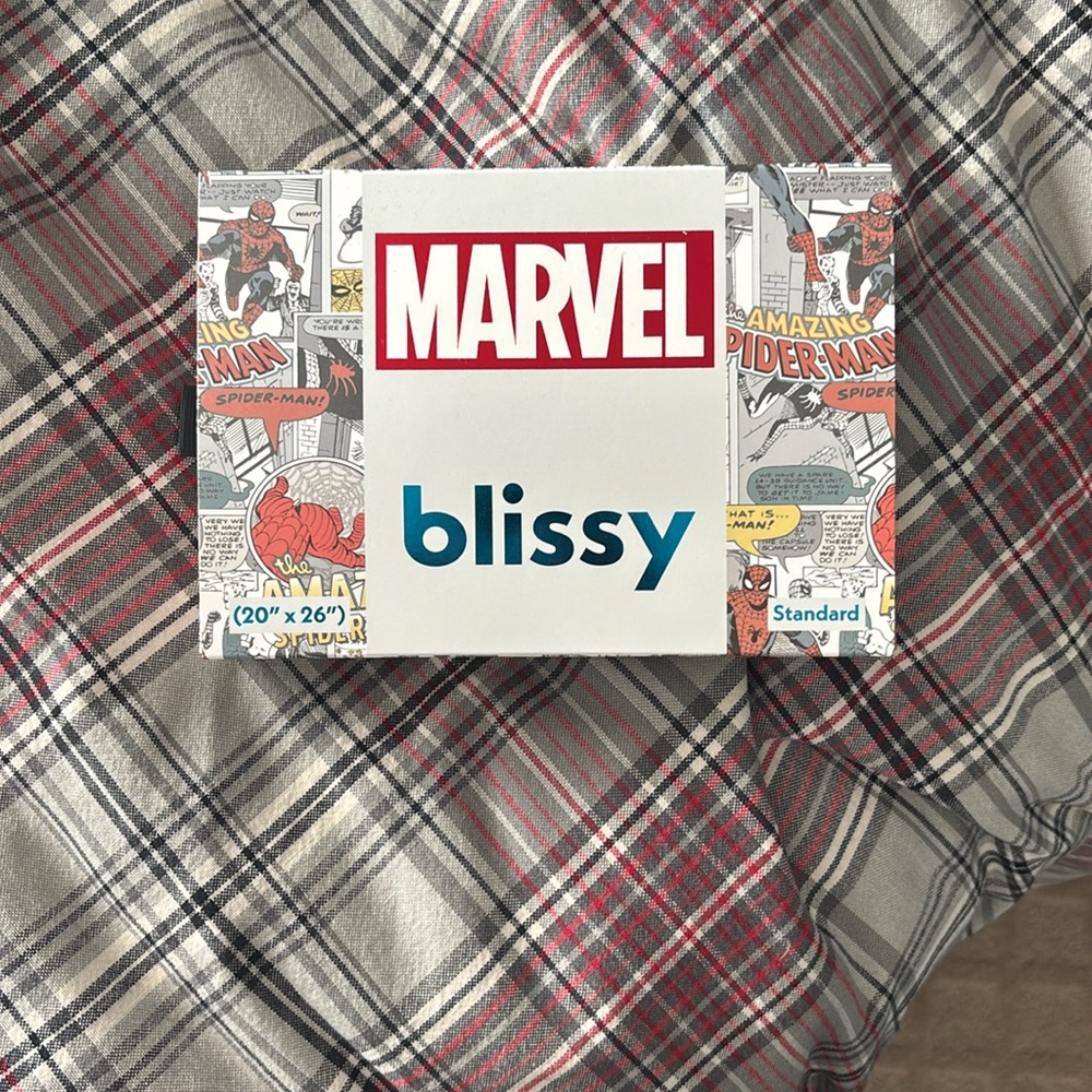 Silk pillow case. Never been used. Normally 80$